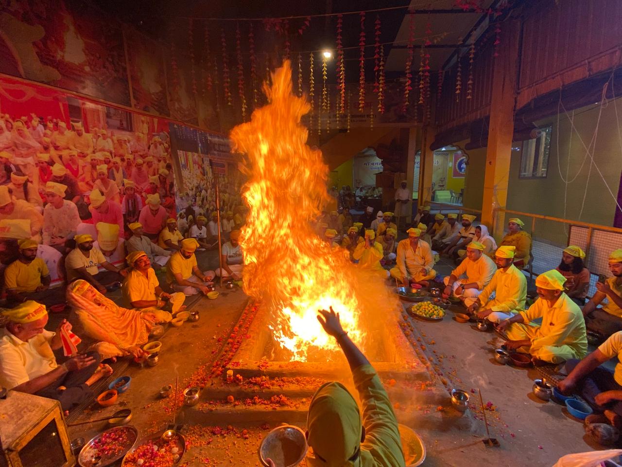 आत्मा और परमात्मा के मिलन से ही आनंद रस में डूबेंगे : नवजीत भारद्वाज